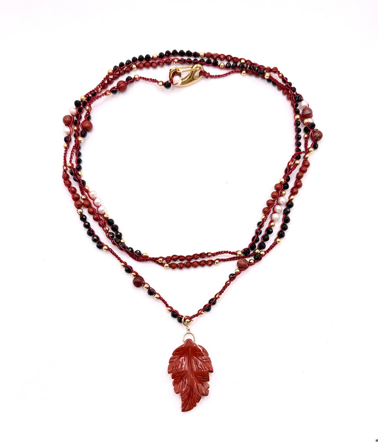 Bijou 2 en 1 au crochet FOGLIA | Collier 2 tours ou Bracelet multi tours | Pendentif FEUILLE en pierre naturelle Jaspe rouge - MTFORJEL