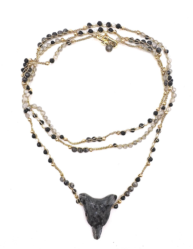 Collier au crochet SALVA LUPA 3 tours | Pendentif LOUP en pierre naturelle Larvikite - MTFORJEL