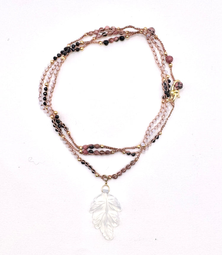 Bijou 2 en 1 au crochet FOGLIA | Collier ou Bracelet multi tours | Pendentif FEUILLE en pierre naturelle Opalite & Rhodonite - MTFORJEL