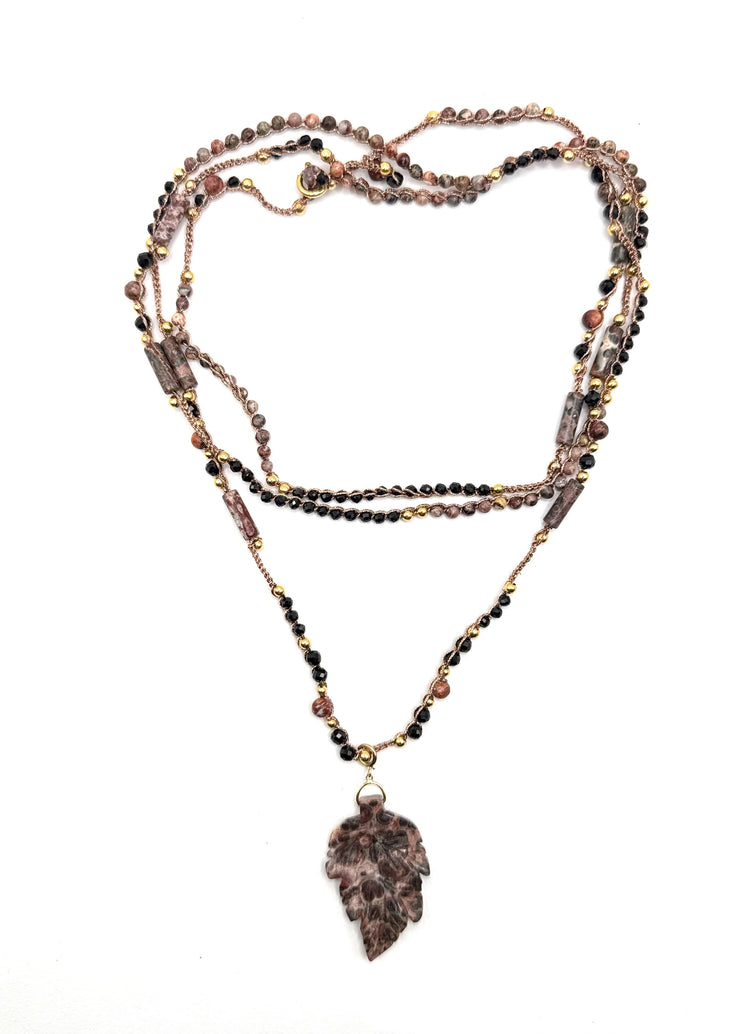Bijou 2 en 1 au crochet FOGLIA | Collier ou Bracelet multi tours | Pendentif FEUILLE en pierre naturelle Jaspe léopard - MTFORJEL