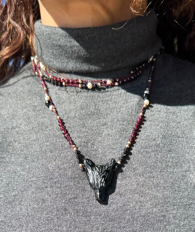 Collier au crochet SALVA LUPA 3 tours | Pendentif LOUP en pierre naturelle Obsidienne & grenat - MTFORJEL