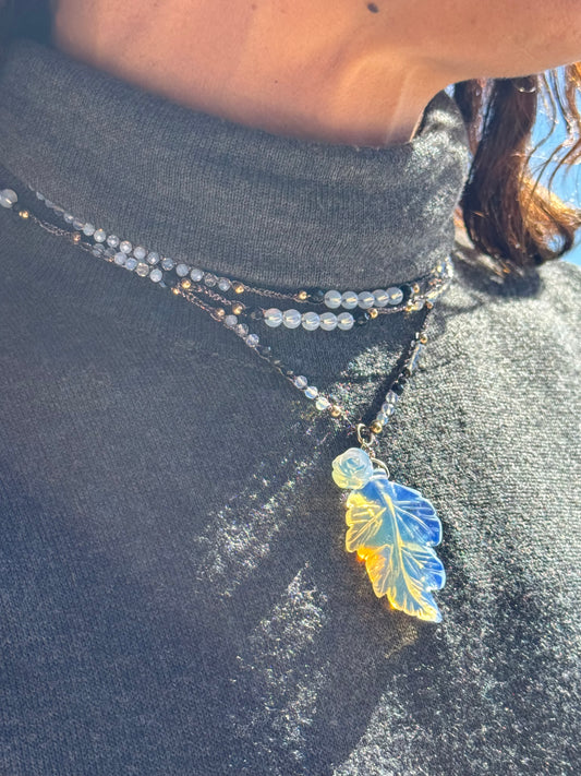 Bijou 2 en 1 au crochet FOGLIA | Collier ou Bracelet multi tours | Pendentif FEUILLE en pierre naturelle Opalite - MTFORJEL