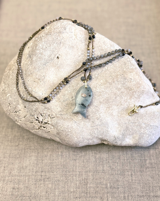 Collier au crochet PESCIU 2 ou 3 tours | Pendentif poisson en Labradorite - MTFORJEL