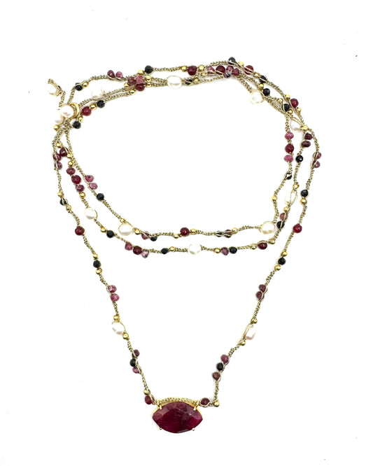 Collier au crochet multi rangs NAVA | Pendentif NAVETTE en pierre naturelle grenat