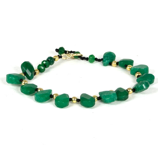 Bracelet en pierre naturelle jade vert sur fil noué perle à perle