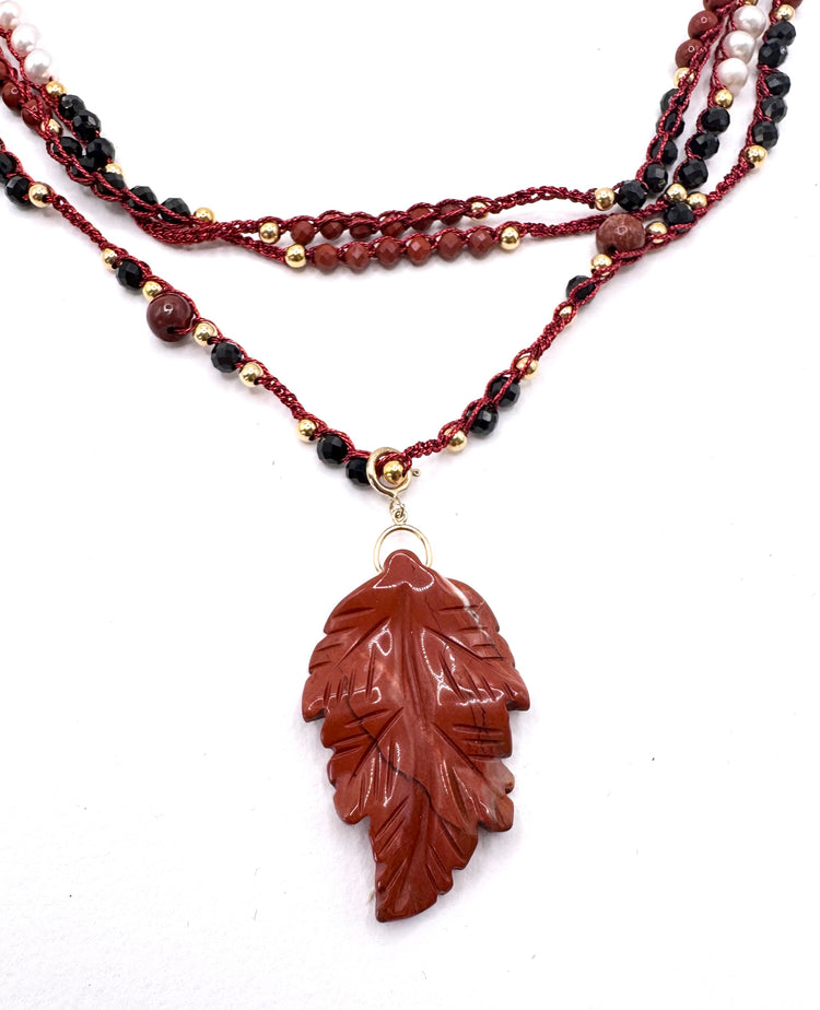 Bijou 2 en 1 au crochet FOGLIA | Collier 2 tours ou Bracelet multi tours | Pendentif  FEUILLE en pierre naturelle Jaspe rouge - MTFORJEL