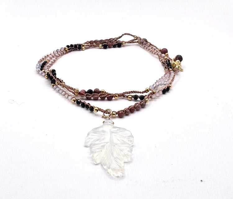 Bijou 2 en 1 au crochet FOGLIA | Collier ou Bracelet multi tours | Pendentif FEUILLE en pierre naturelle Opalite & Rhodonite - MTFORJEL