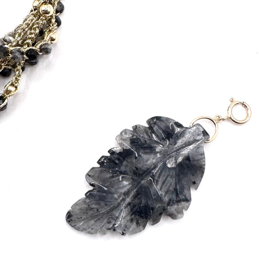 Bijou 2 en 1 au crochet FOGLIA | Collier ou Bracelet multi tours | Pendentif  FEUILLE en pierre naturelle Larvikite - MTFORJEL