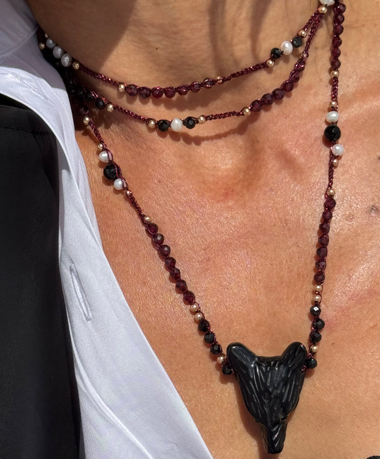 Collier au crochet SALVA LUPA 3 tours | Pendentif LOUP en pierre naturelle Obsidienne & grenat - MTFORJEL