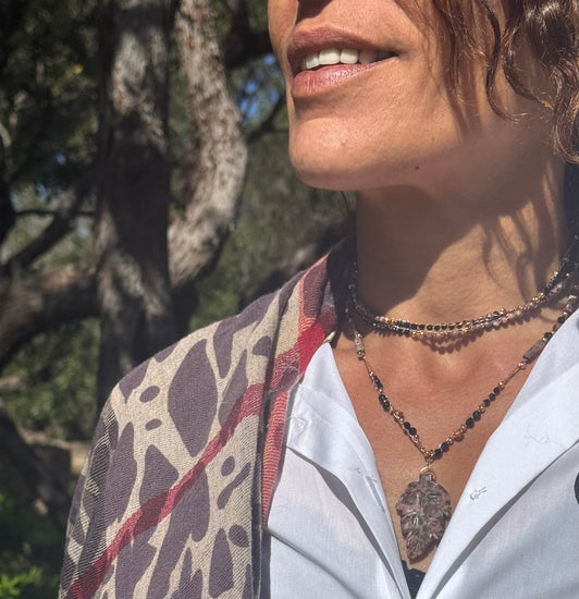 Bijou 2 en 1 au crochet FOGLIA | Collier ou Bracelet multi tours | Pendentif FEUILLE en pierre naturelle Jaspe léopard - MTFORJEL