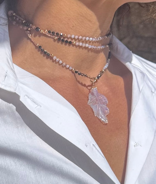 Bijou 2 en 1 au crochet FOGLIA | Collier ou Bracelet multi tours | Pendentif FEUILLE en pierre naturelle Opalite & Rhodonite - MTFORJEL