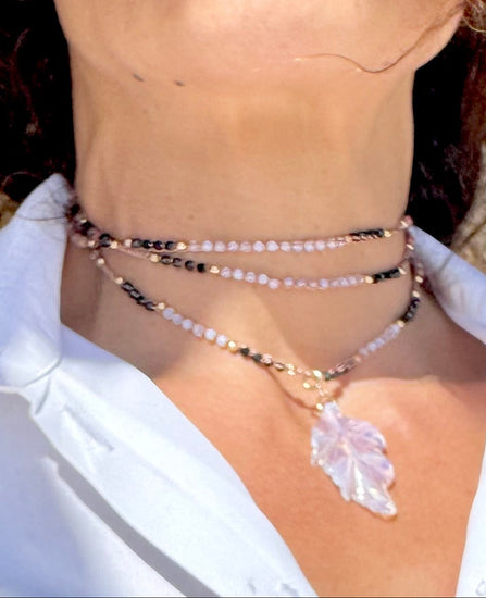 Bijou 2 en 1 au crochet FOGLIA | Collier ou Bracelet multi tours | Pendentif FEUILLE en pierre naturelle Opalite & Rhodonite - MTFORJEL