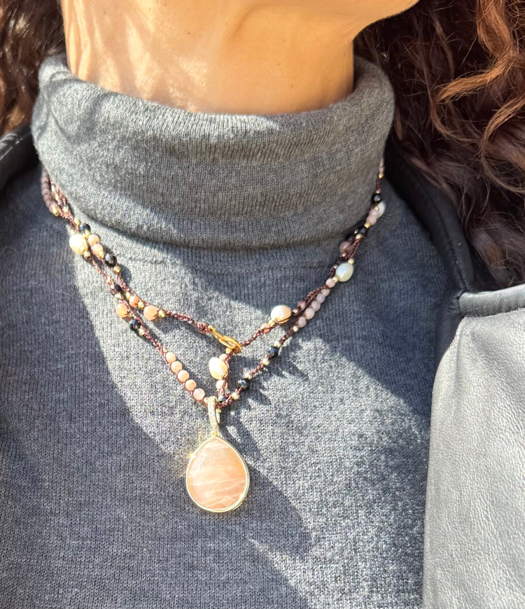 Collier au crochet multi rang GOCCIA | Pendentif  Goutte en pierre naturelle Pierre de soleil - MTFORJEL