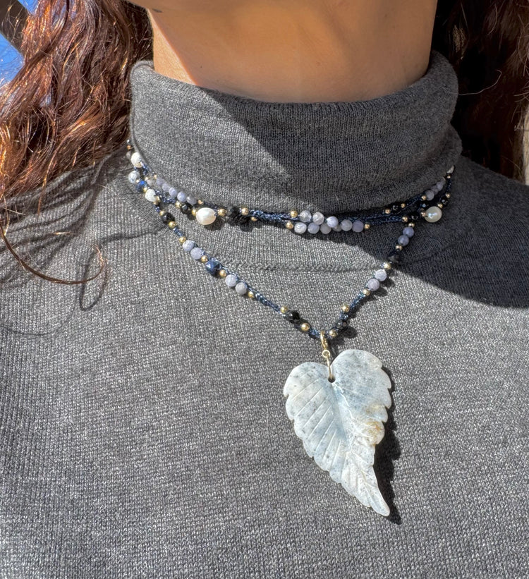 Bijou 2 en 1 au crochet FOGLIA | Collier ou Bracelet multi tours | Pendentif FEUILLE en pierre naturelle Serpentine & tanzanite - MTFORJEL