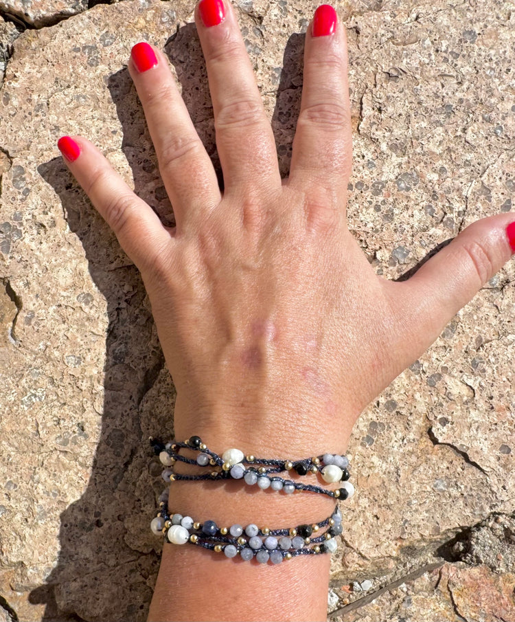 Bijou 2 en 1 au crochet FOGLIA | Collier ou Bracelet multi tours | Pendentif FEUILLE en pierre naturelle Serpentine & tanzanite - MTFORJEL