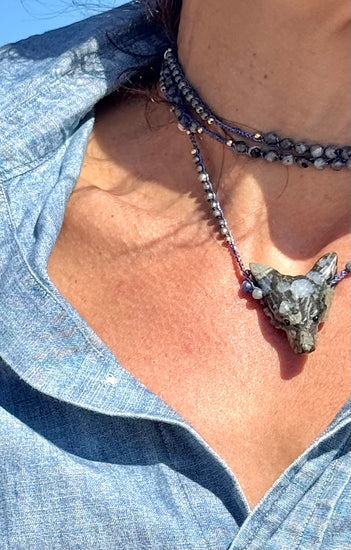 Collier au crochet SALVA LUPA 3 tours | Pendentif LOUP en pierre naturelle Llanite - Que sera - MTFORJEL